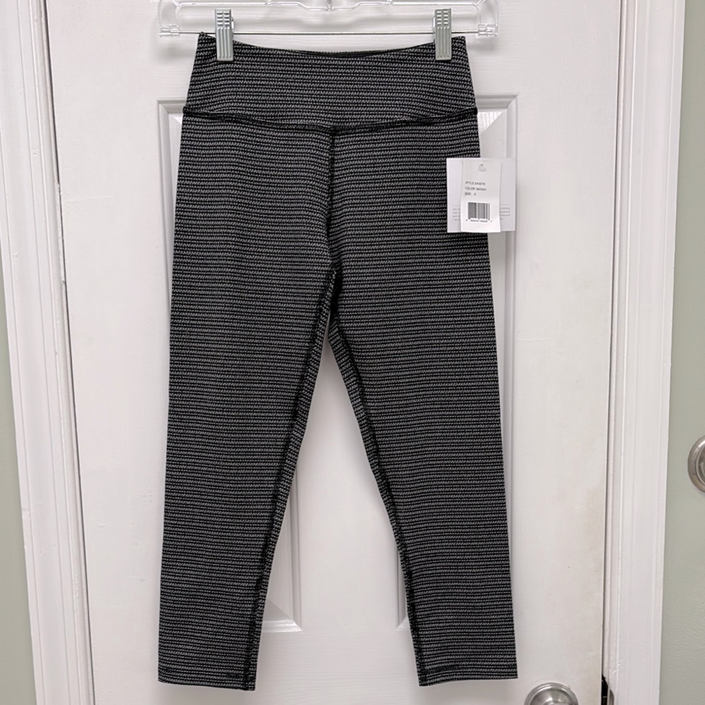 NWT Beyond Yoga textured capri leggings black and white stripe - small